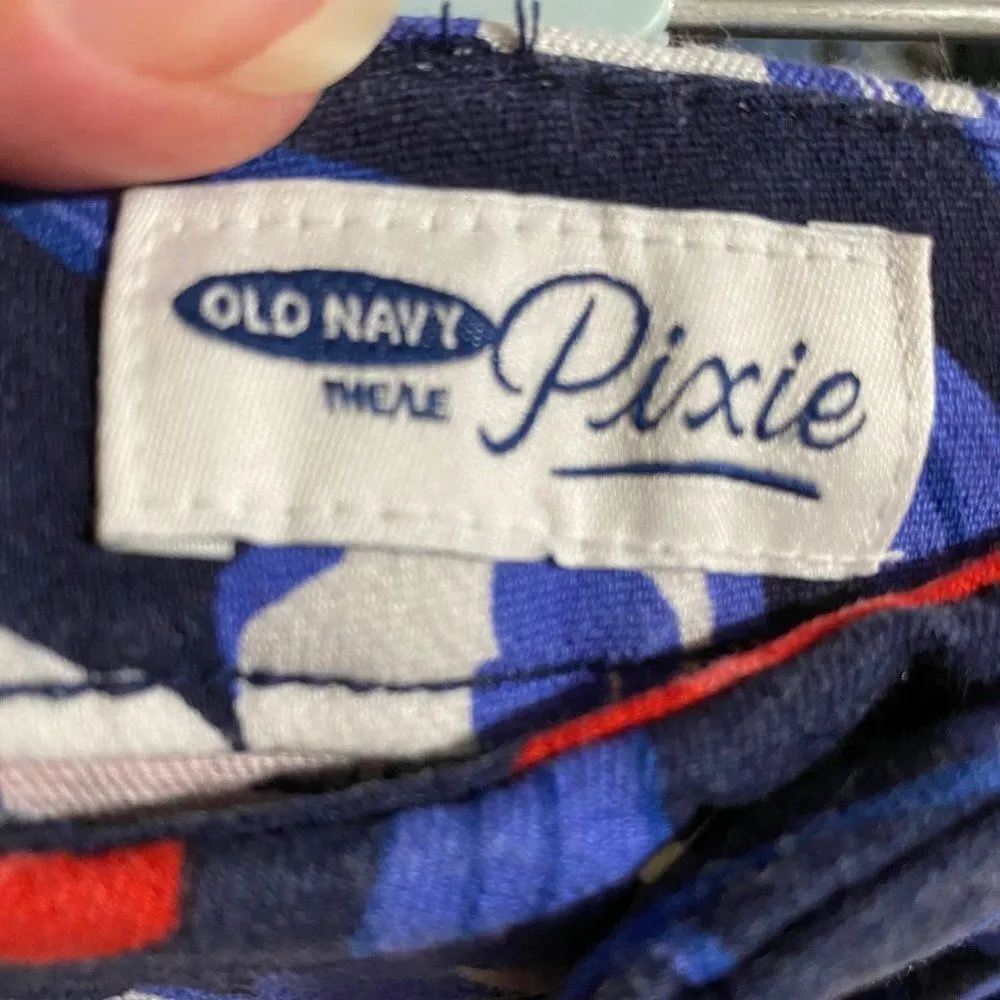 old navy pixie red polka dots, 2 pockets Red Size 6 - Image 5