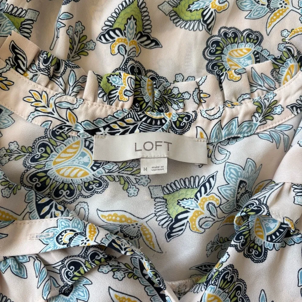 Loft light pink paisley ruffle button up blouse - Image 5