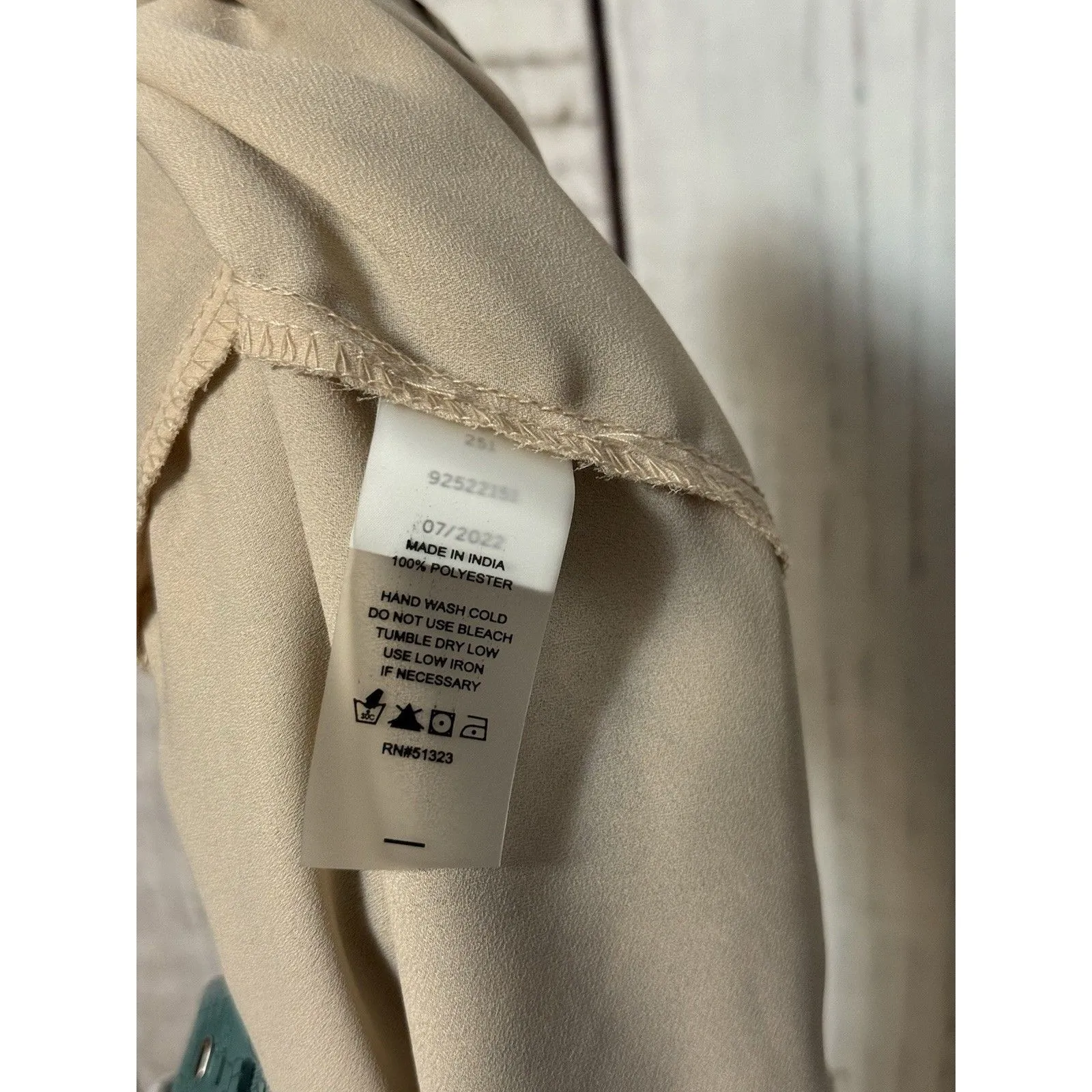 Vince Camuto Blouse Top Gold Paisley All Over Print V Neck Long Sleeve Size 1X - Image 6