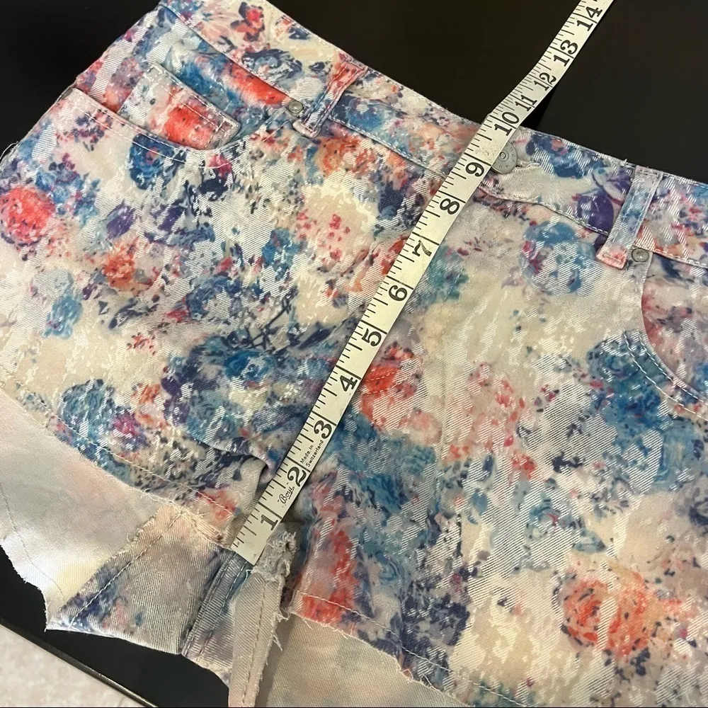 Top Shop Moto colorful distressed velvet jean shorts, button fly size 28/29(M) - Image 10