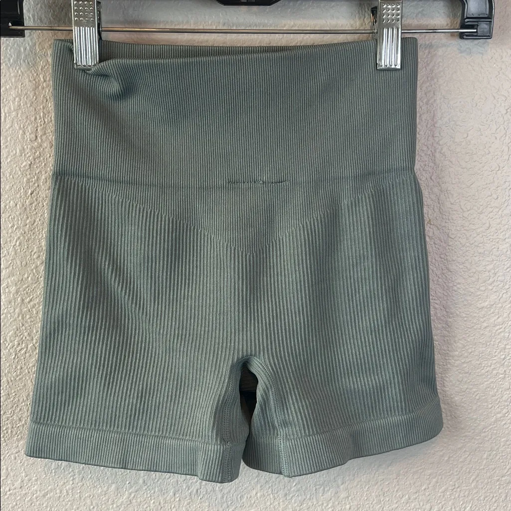 Bo + Tee Ribbed Biker Short Green Size XS - Image 2