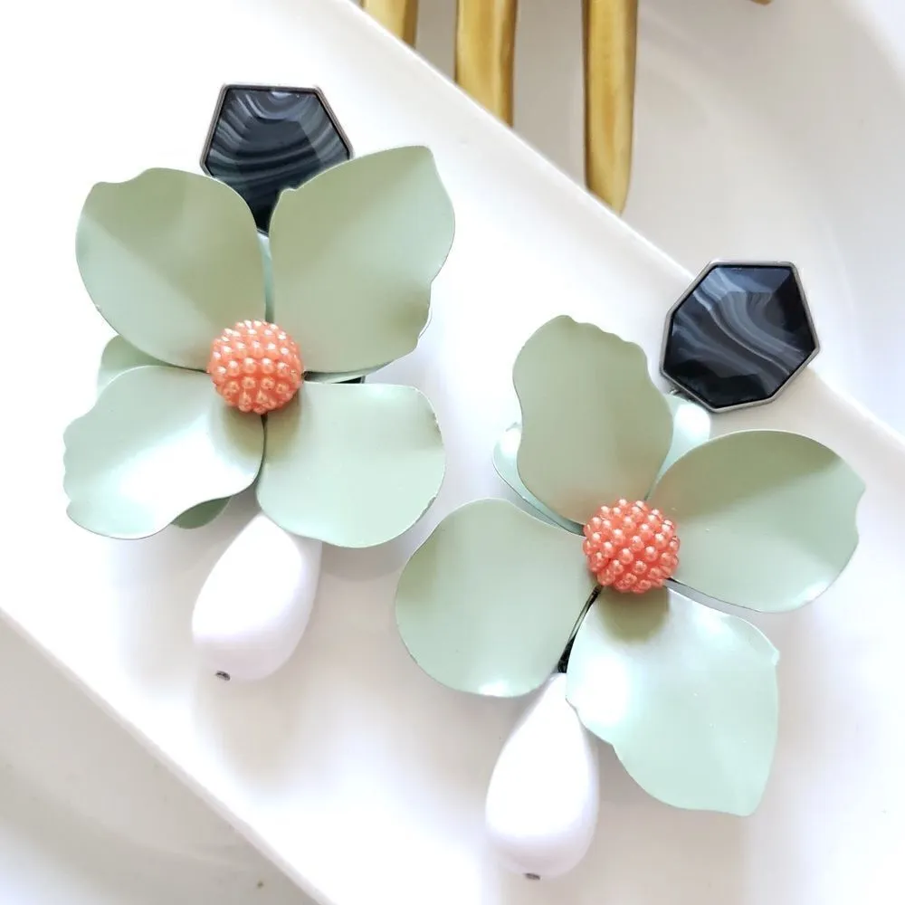 New! Zara Big Flower Earrings - Image 10