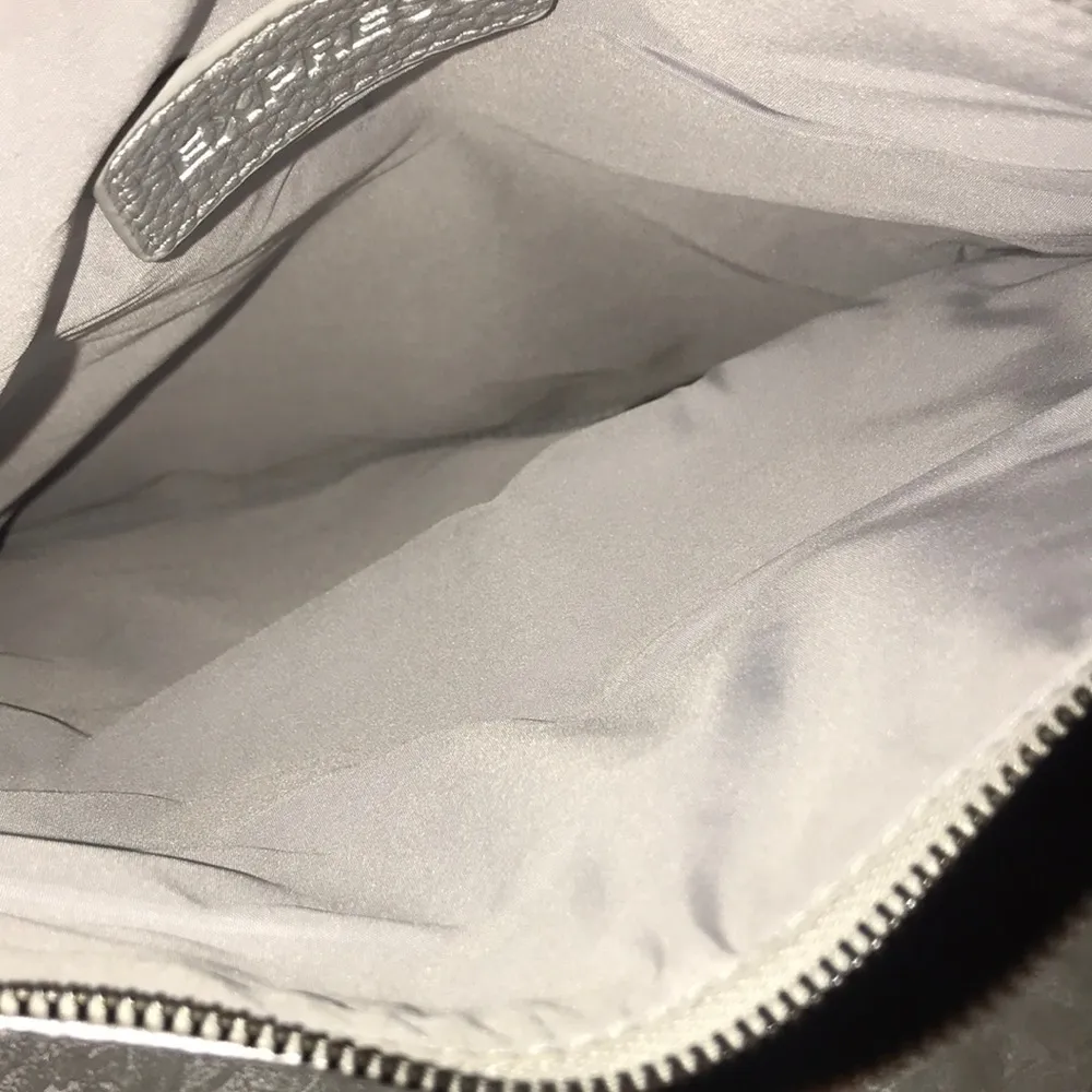 💎EXPRESS SILVER EVENING BAG💎    NWOT - Image 6