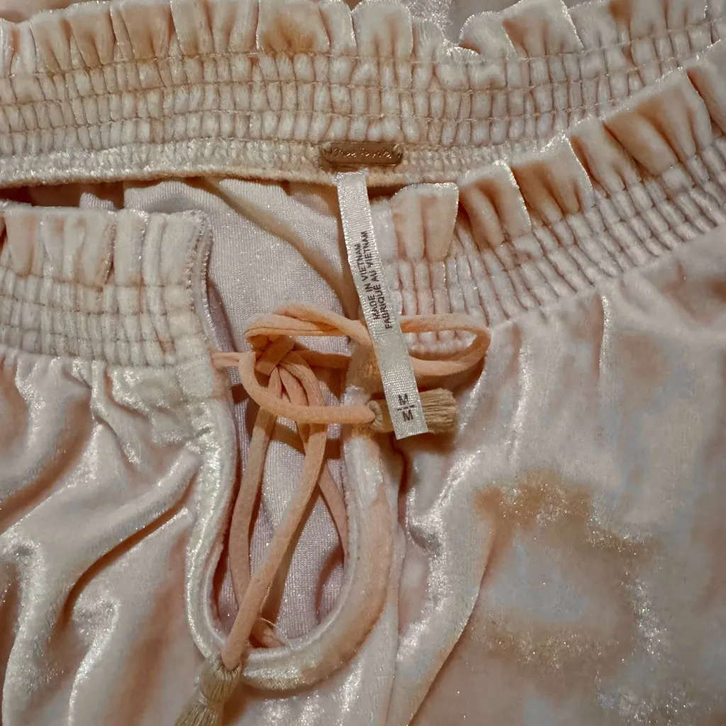 Free People Terese Puff Sleeve Velvet Top Blush Pink/Peach Size M NWOT - Image 9