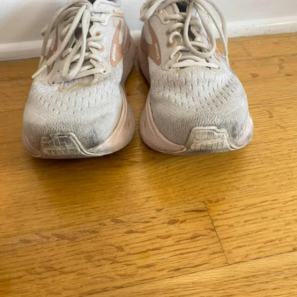 Brooks Women's Ghost Max Sneakers - Image 4