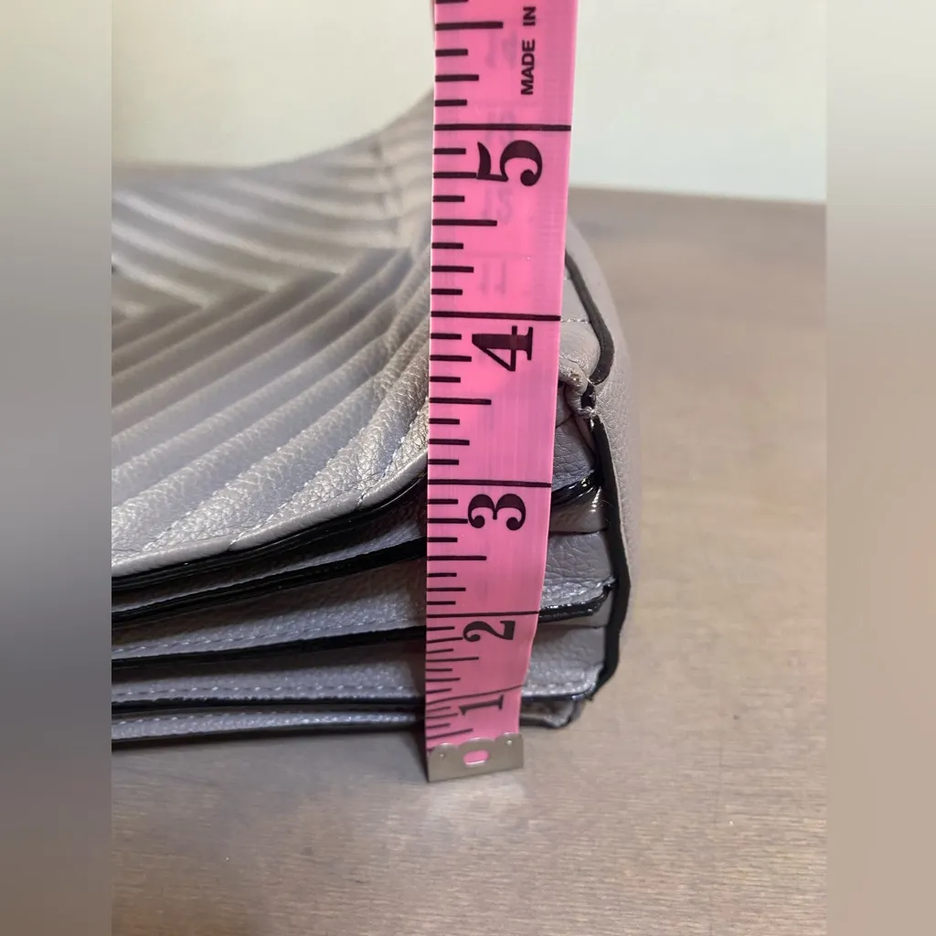 Victorias Secret pebbled V‎ quilted handbag, satchel, purse expandable, gray - Image 14