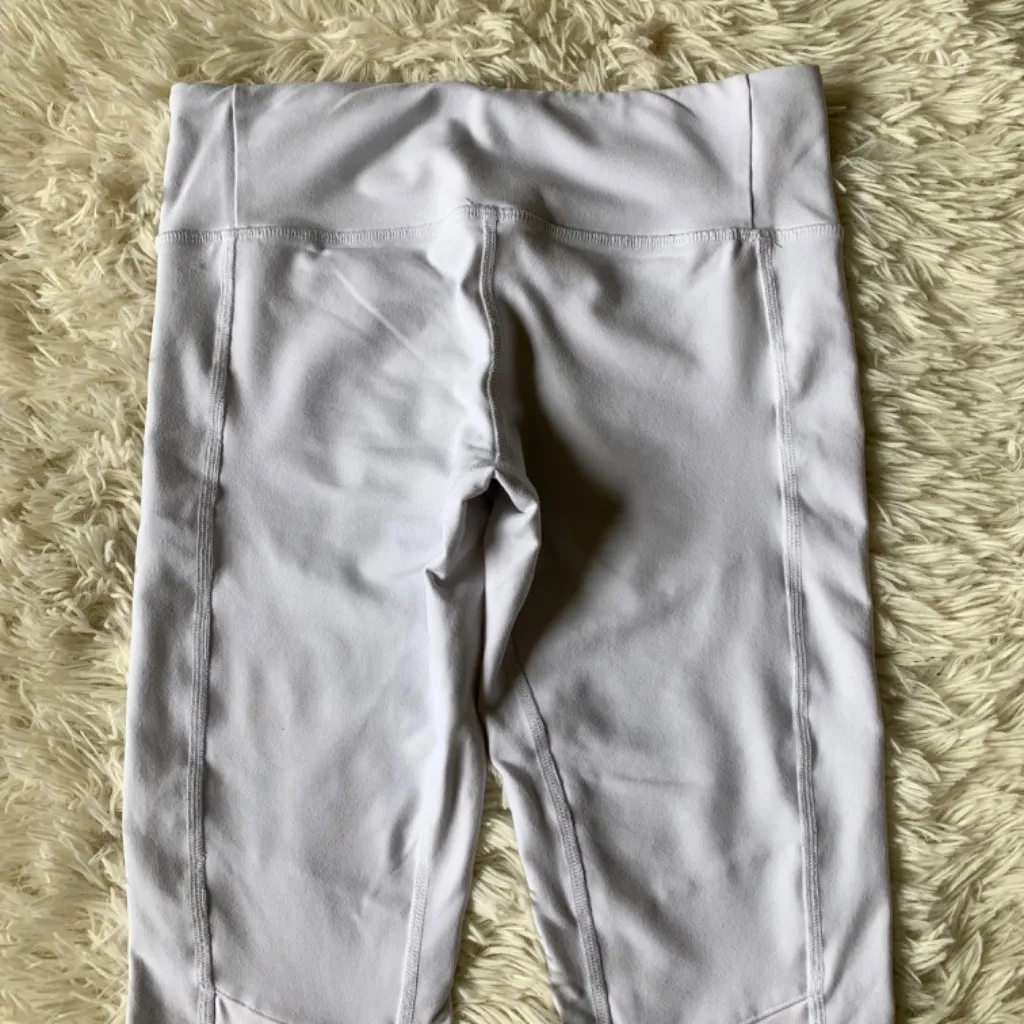 Alo Yoga Moto Leggings White - Image 7
