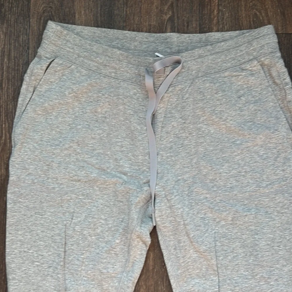 Amazon  Essentials Gray Sweats - Image 2
