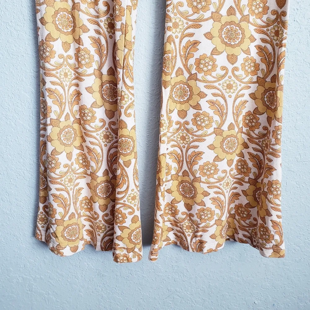 Ghanda Co. 70's Floral Highwaisted Bellbottom Leggings - Image 3