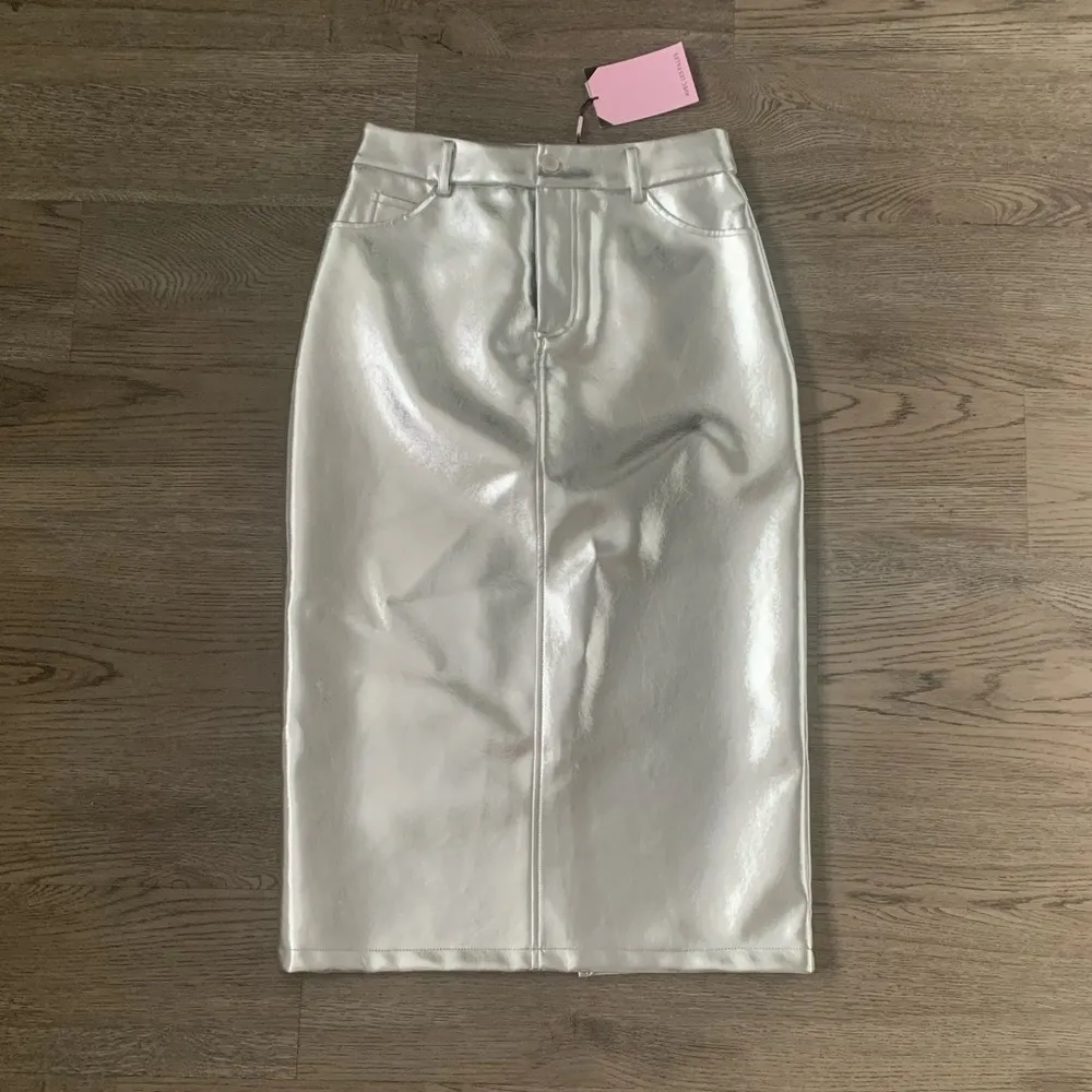 Avec Les Filles High Waist Faux Leather Midi Skirt - Size M‎ - Silver - NWT - Image 4