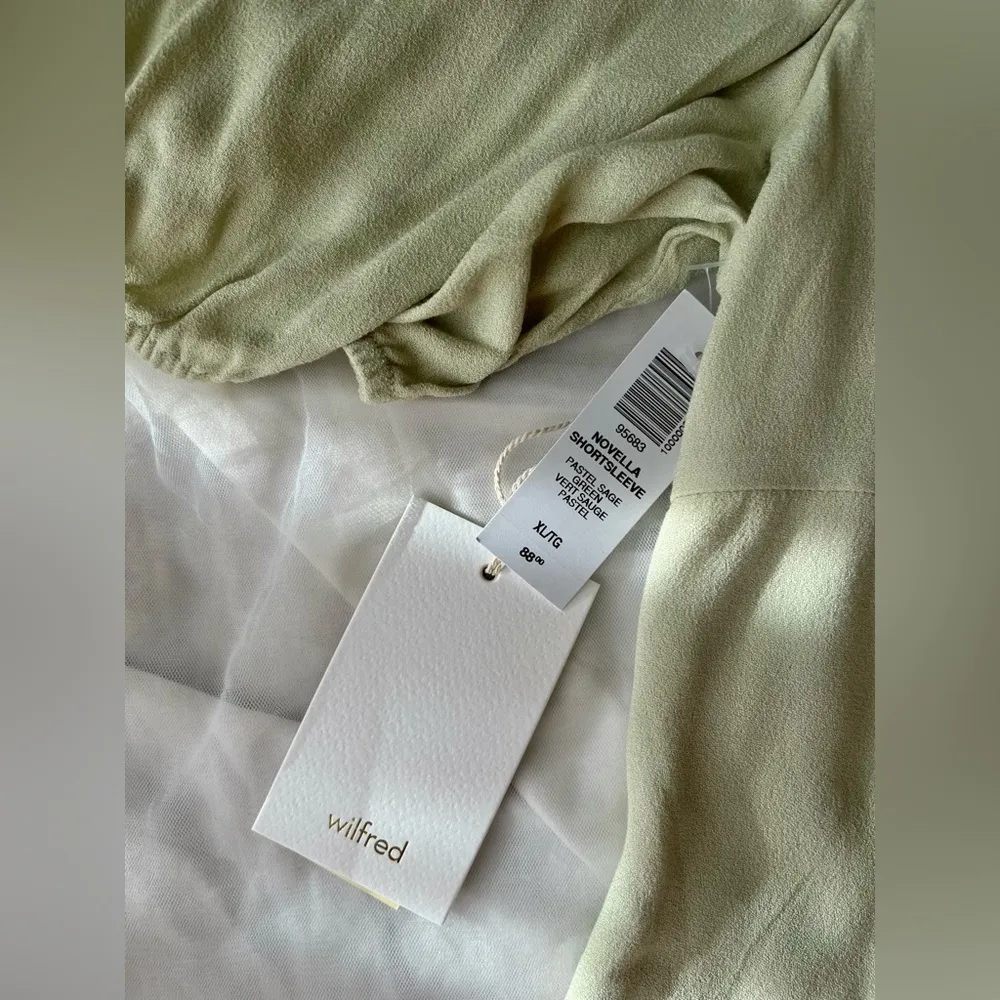 BNWT Aritzia Wilfred Novella Short Sleeve Blouse Top Pastel Sage Green - Image 8