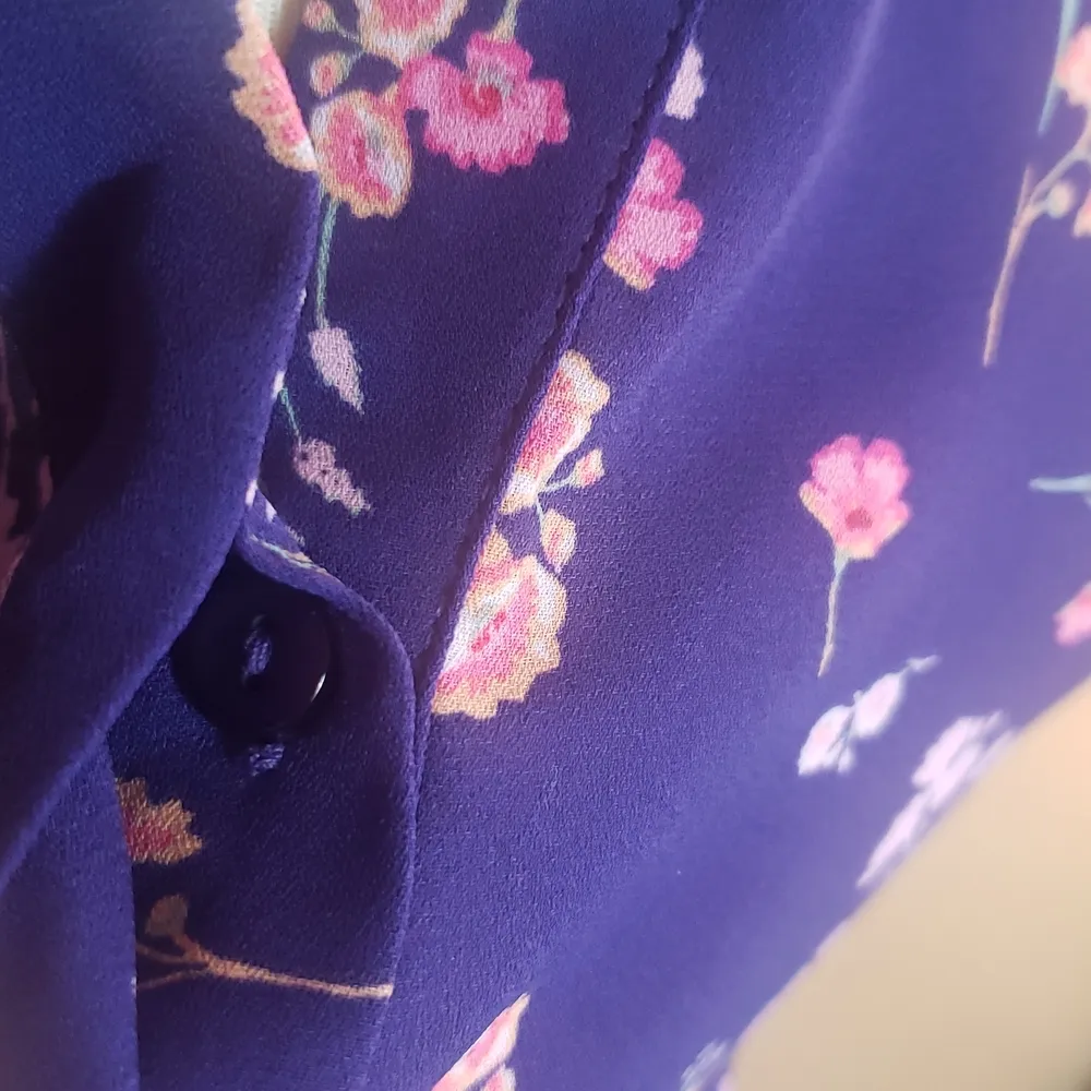 Cynthia Steffe purple ditsy blouse NWOT - Image 2