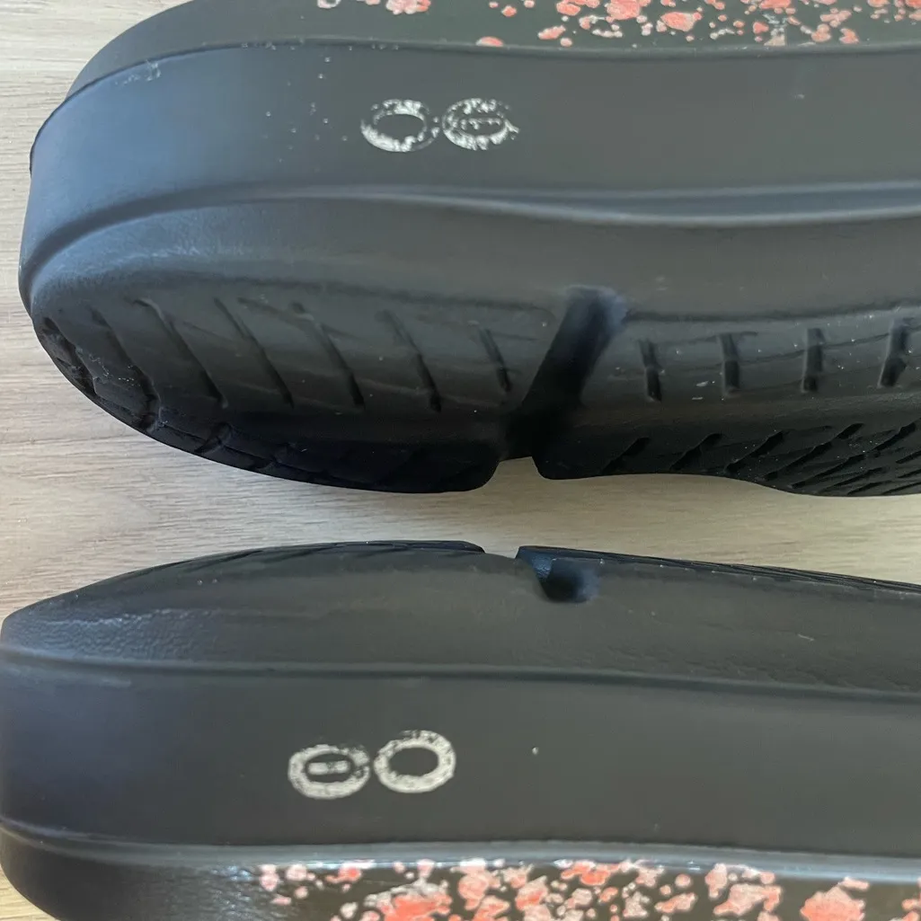 OOFOS Black and Pink Women's Sandals Size 6 - Image 9