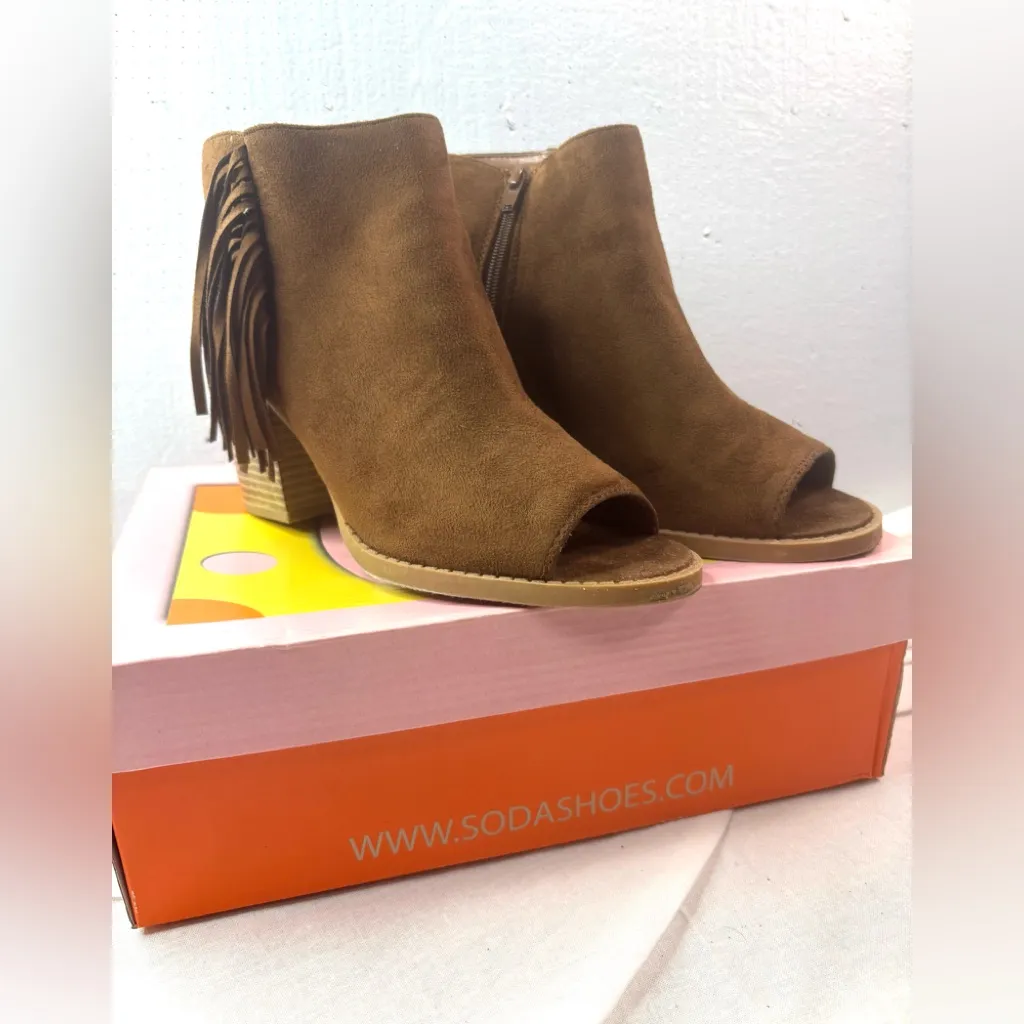 Soda 9 RATON-S Tan Suede Fringe Peep Toe Wood Stack Heel Zip Ankle Booties - Image 3