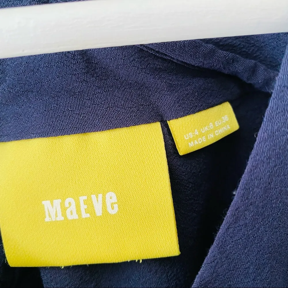 Maeve by Anthro. Barely Open Cold Shoulder Top Navy Blue Sz 4 - Image 5