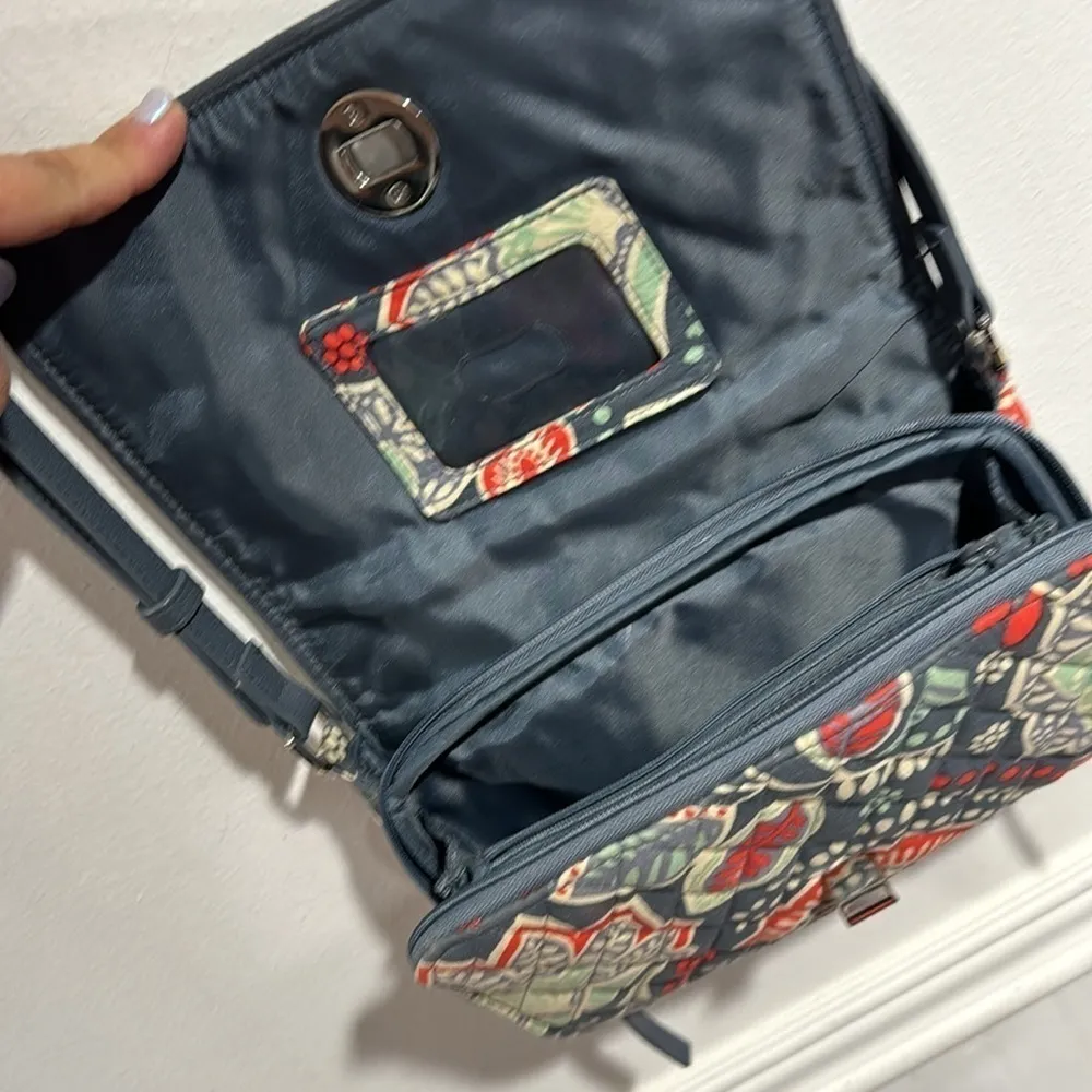 Vera Bradley purse twist lock floral plenty of credit card slots space gray - Image 3