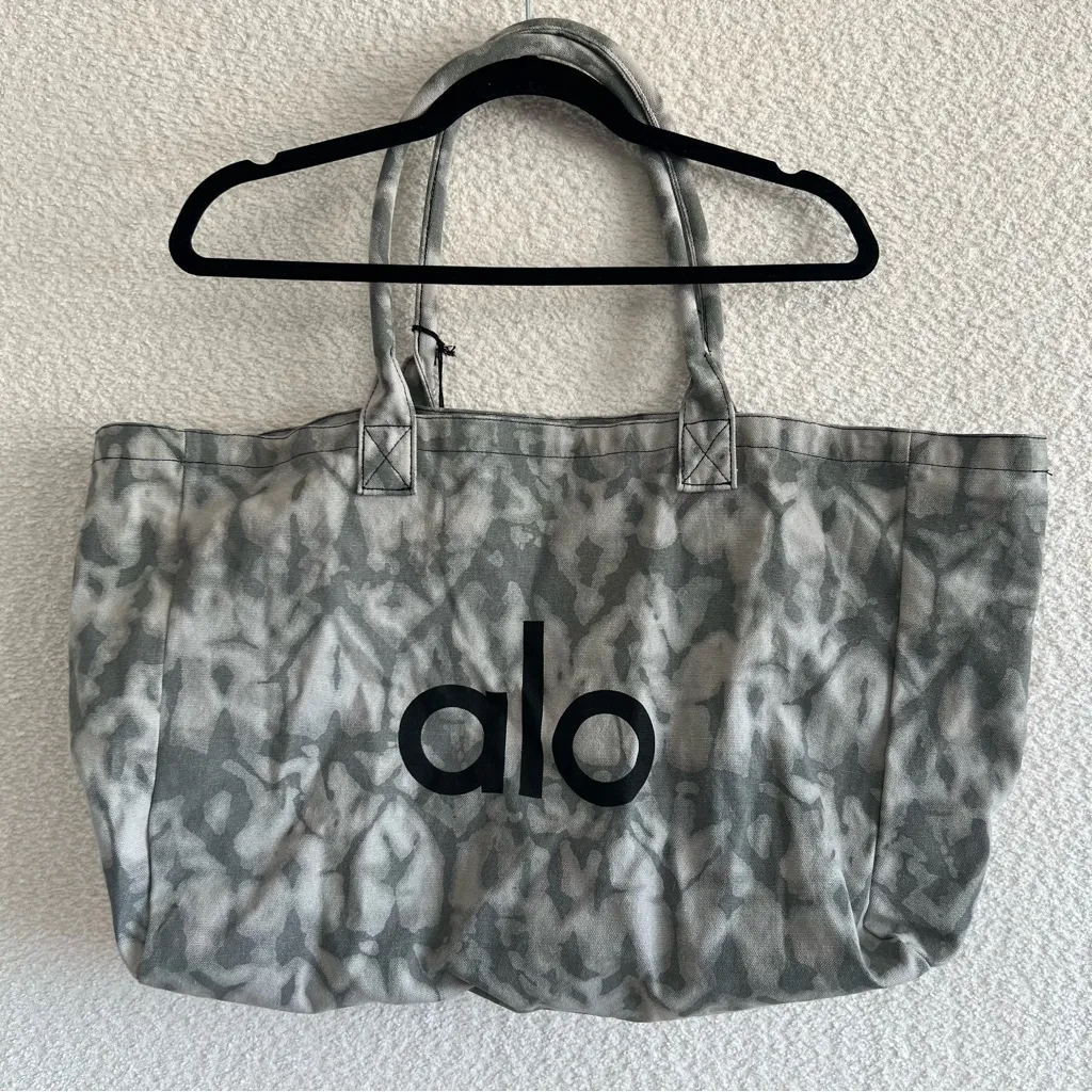 Alo Yoga NWT‎ Gray Tie Dye Shopper Tote Canvas Oversized Bag One Size - Image 4