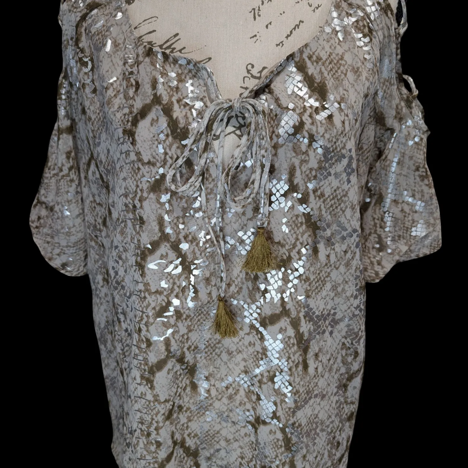 Davi & Dani Women's Snake‎ Print Cold Shoulder Top- Size Small - Image 5