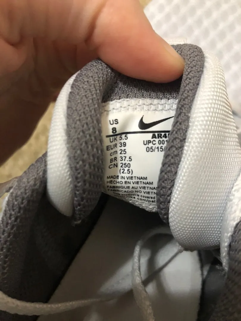 Nike Running Shoes Gray - Image 10