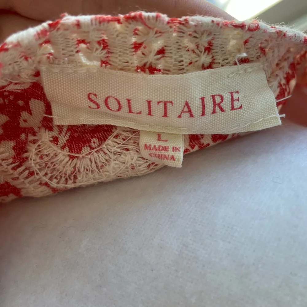 Solitaire Red Ivory Embroidered Elbow Sleeve Blouse Size Large - Image 4