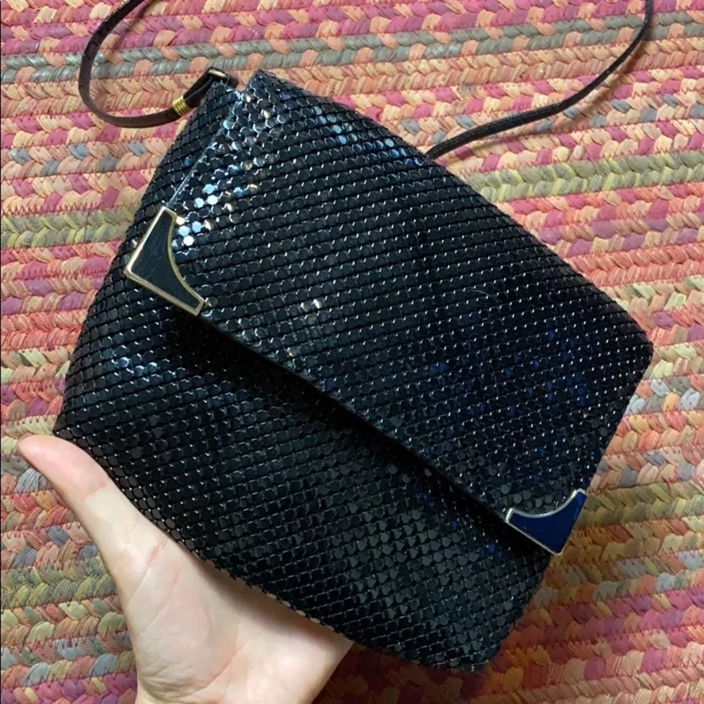 VINTAGE BLACK MESH CHAIN CROSSBODY LONG STRAP DAINTY DEMURE PURSE BAG - Image 2
