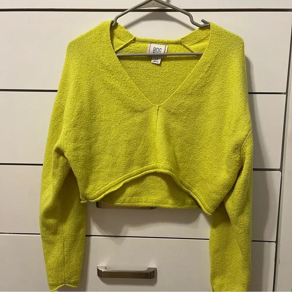 BDG Valeria Cropped V-Neck Sweater Yellow - Image 2