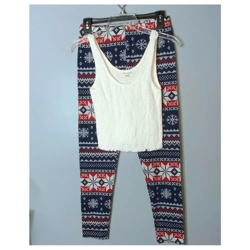 Self Esteem White Shirred Tank Top With Red & Navy Winter Print Leggings M/L - Image 3