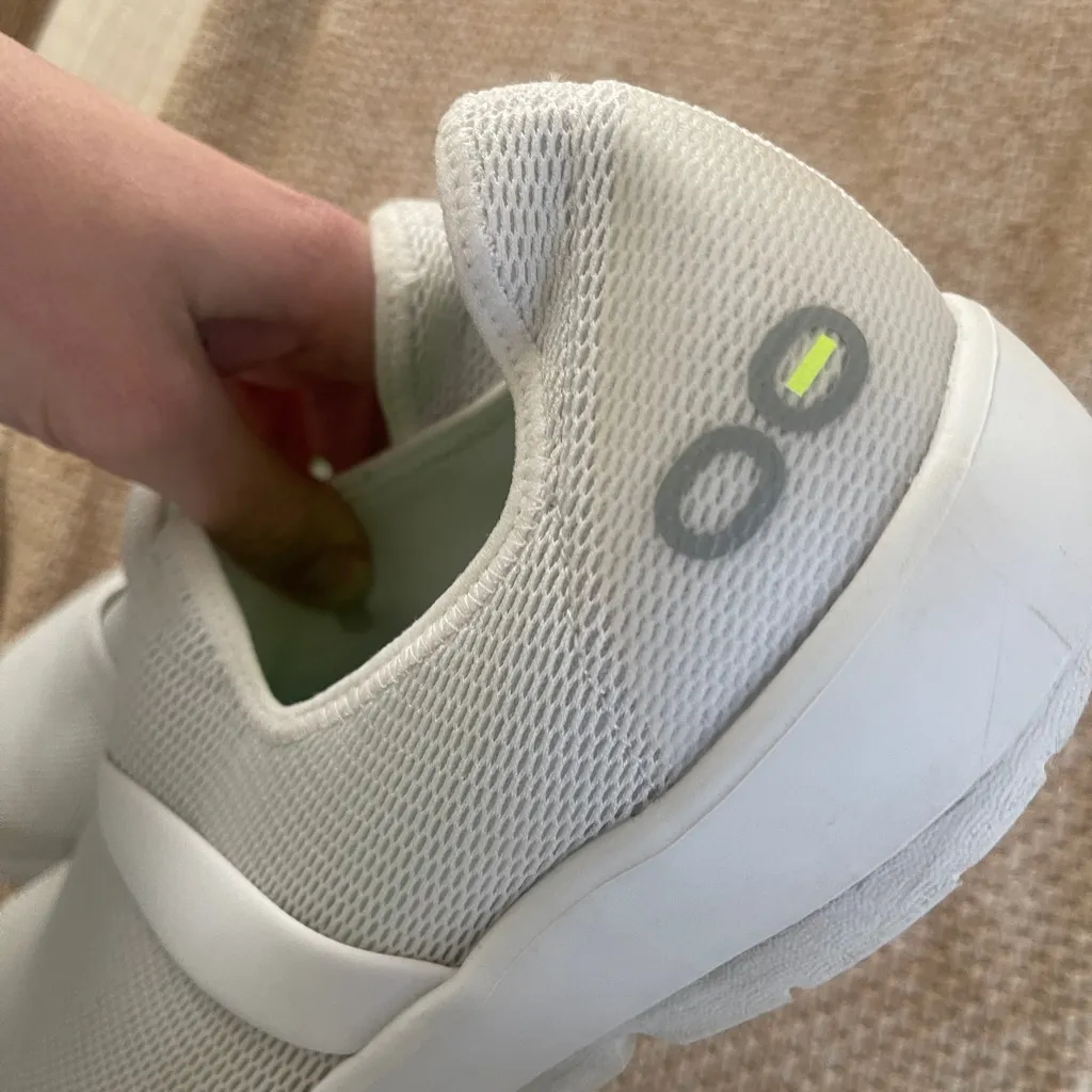 OOFOS OOmg eeZee White Slip On Recovery Shoes Womens 11 - Image 3