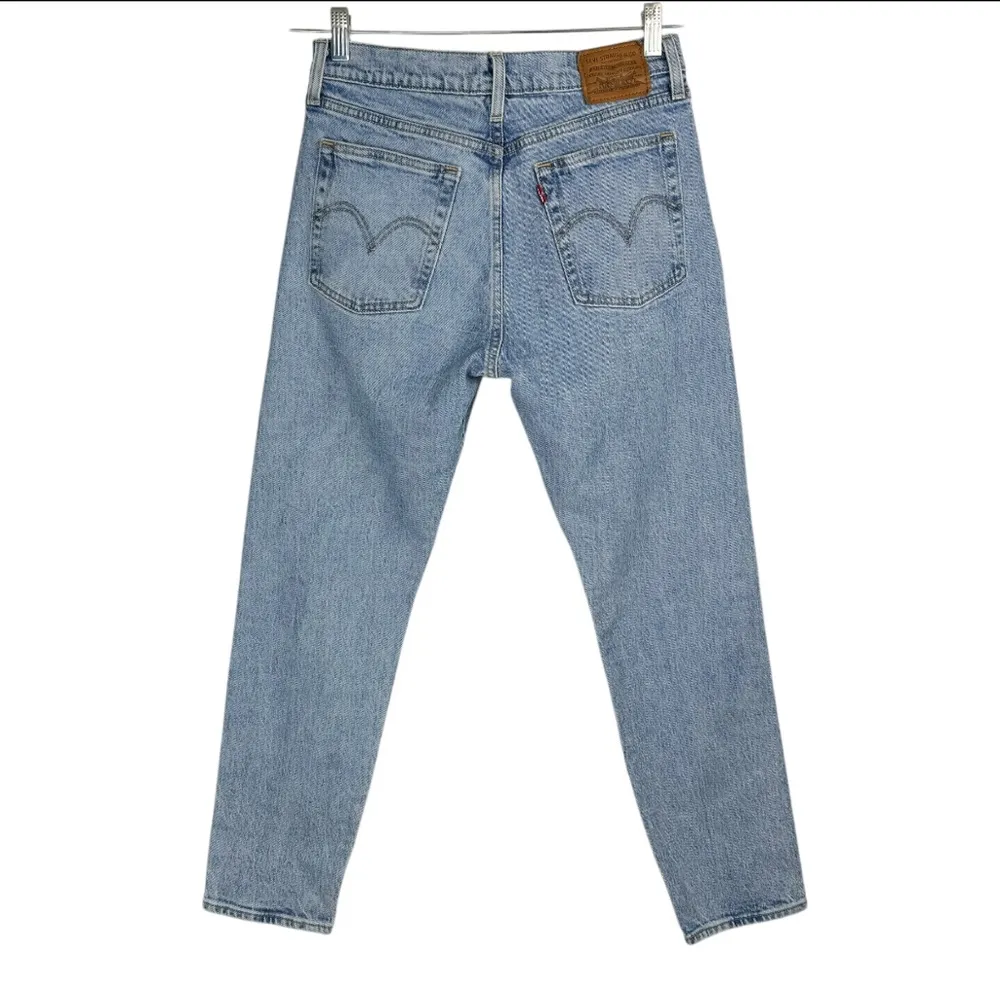 Levi’s Wedgie Straight Leg Jeans Sz 28 Light Wash Button Fly - Image 4