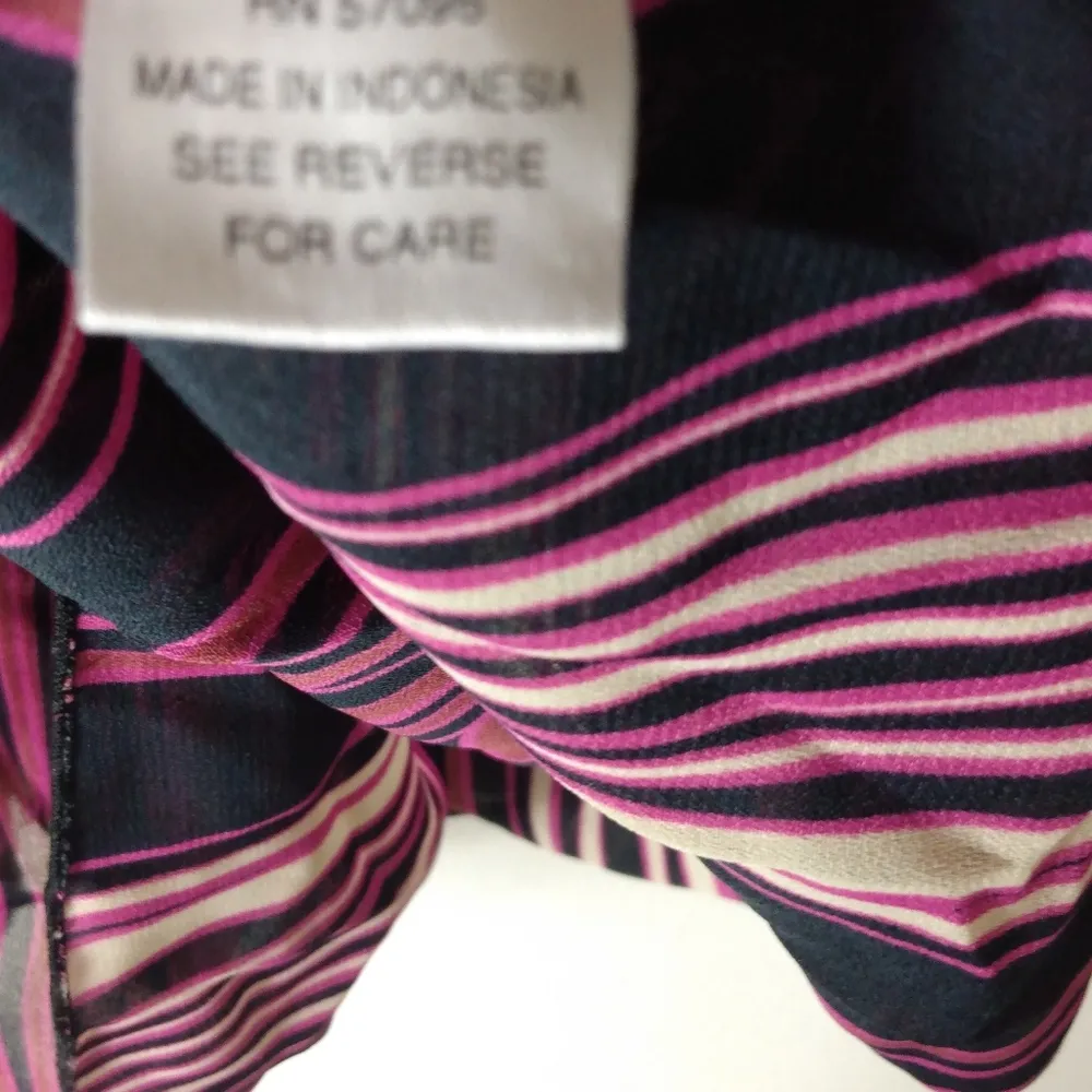 Nicola M Boho Horseshoe Satin Neck Black Fushia Creme Tunic Top Purple Size M - Image 3