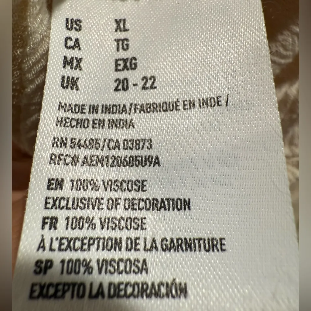 American Eagle Outfitters Cream Blouse with embroidered Floral Accents Size XL - Image 8