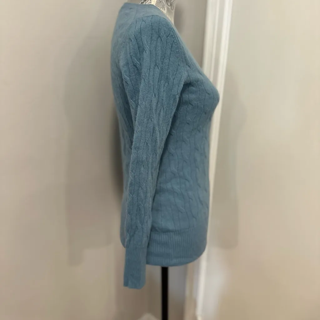 Christopher Fisher Womens Sz:S Dusty Blue Cashmere Cable Knit Vneck sweater. - Image 4