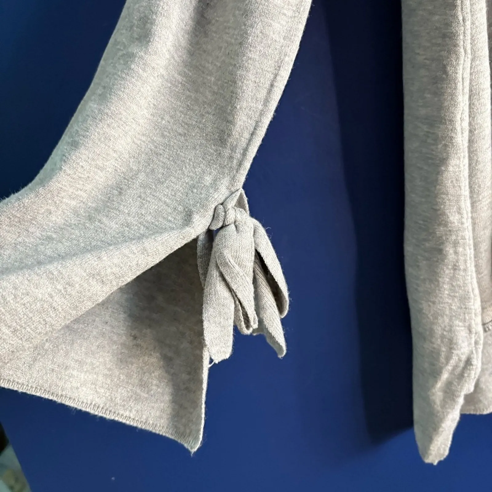 Catherine Malandrino  Gray Knit Top Size M - Image 4