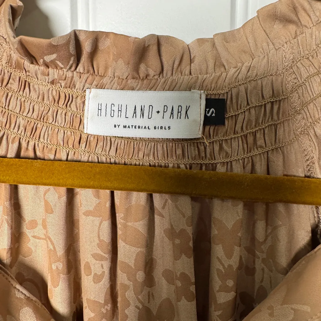 Highland + Park by Material Girls Latte Brown Floral Jacquard Blouse - Image 4