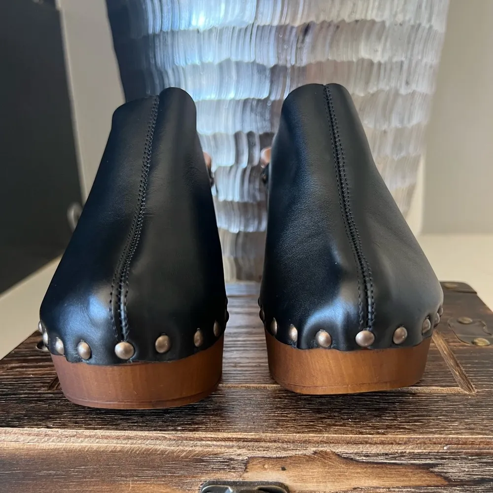 Seychelles  Go All Out Mules in Black - Image 4