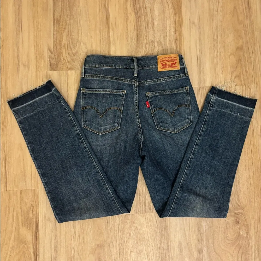 Levi’s 724 high rise straight jeans - Image 4