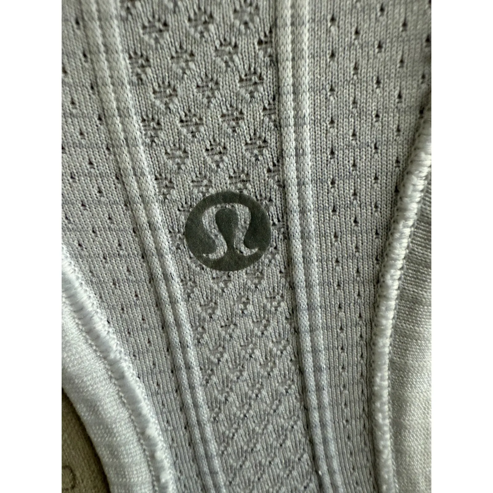 Lululemon White swiftly tank top Activewear Workout Athletic Yoga Women's‎ flaw - Image 4