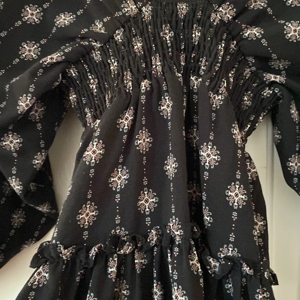 MISA Los Angeles Neily Printed V-Neck Flounce Mini Dress Blouson Tie Back Kimono - Image 9