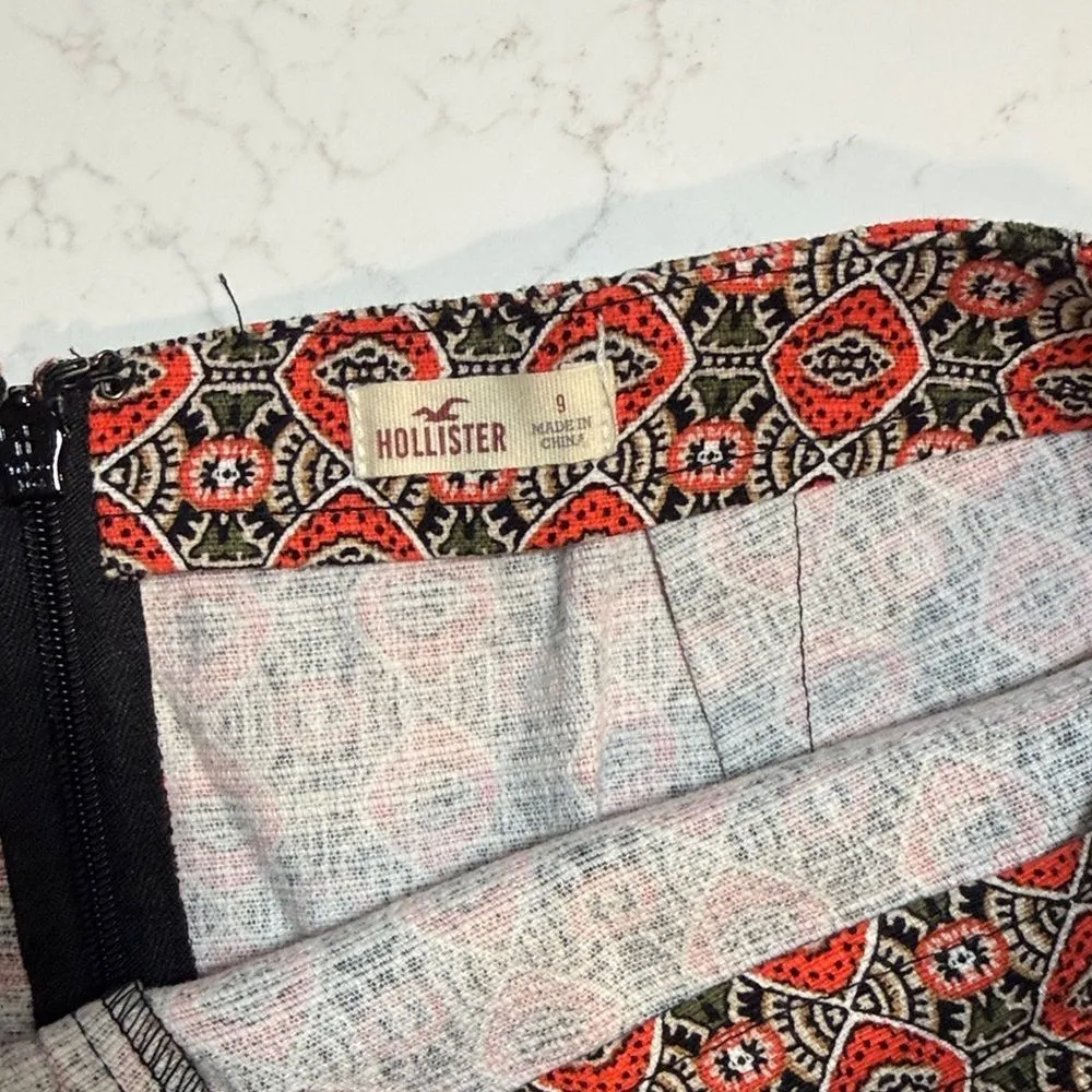 Hollister Red Patterned Women's skort. - Image 2
