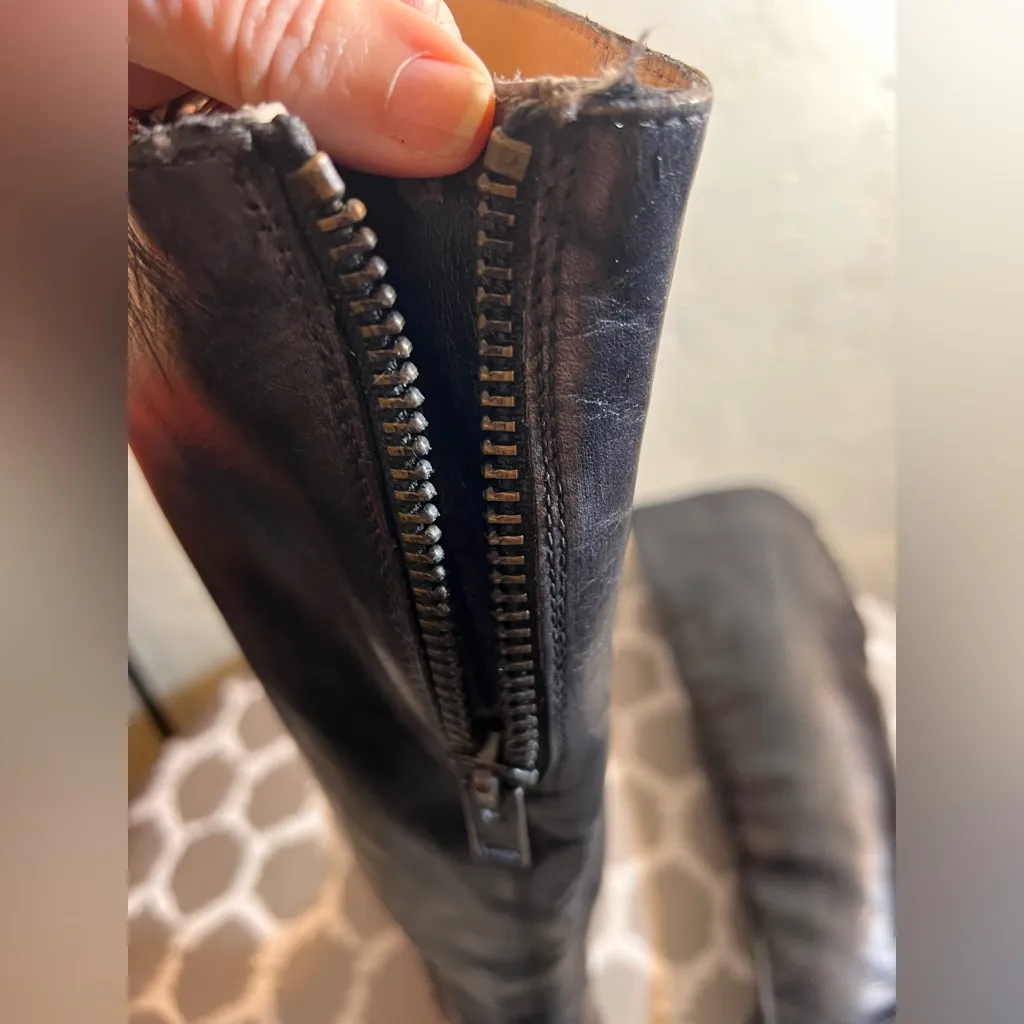 Bed Stu Black Leather Boots Bench Made 7.5
Back side zip quiet luxury classic - Image 9