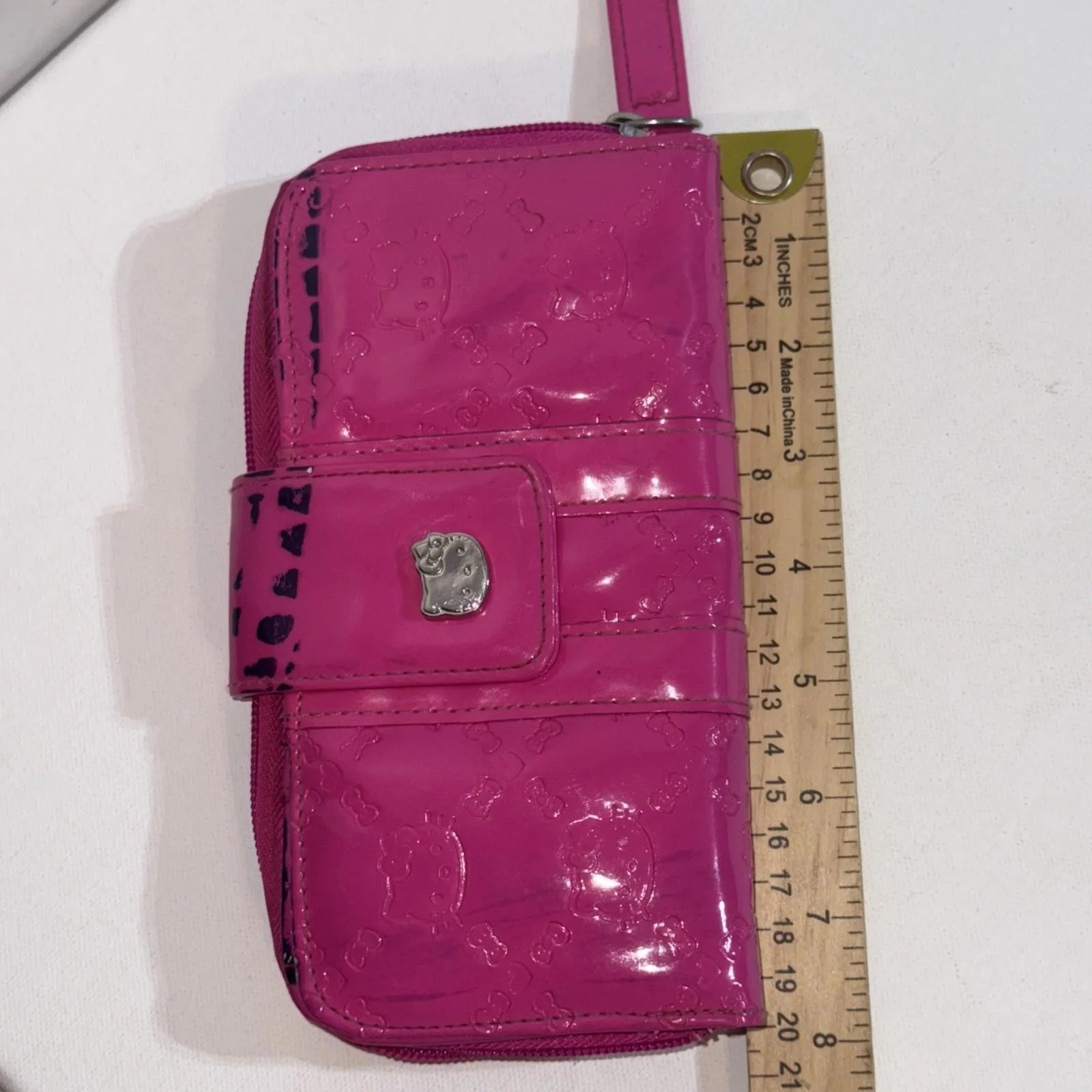 Hello Kitty Vintage Y2K 2009 Loungefly Wallet Pink Patent Leather Collectible - Image 7