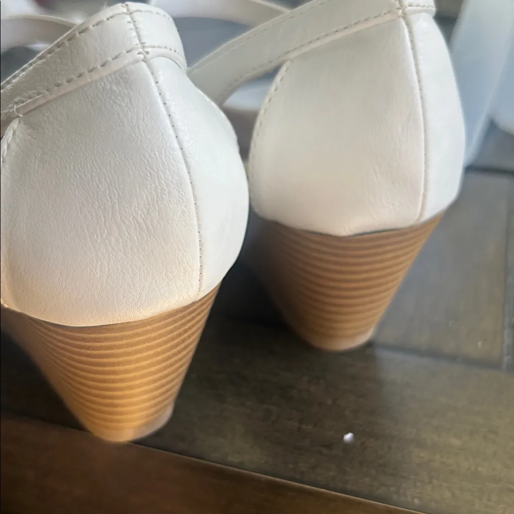 Me Too white faux leather retro Mary Jane style wedge shoes size 8 ladies - Image 6