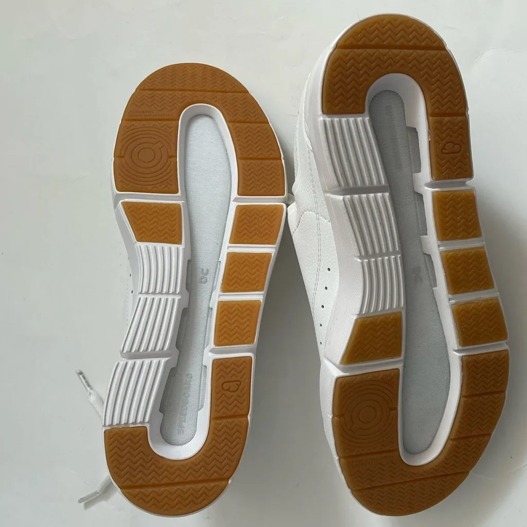 On cloud THE ROGER Centre Court sneakers sz 8.5 NIB White - Image 3