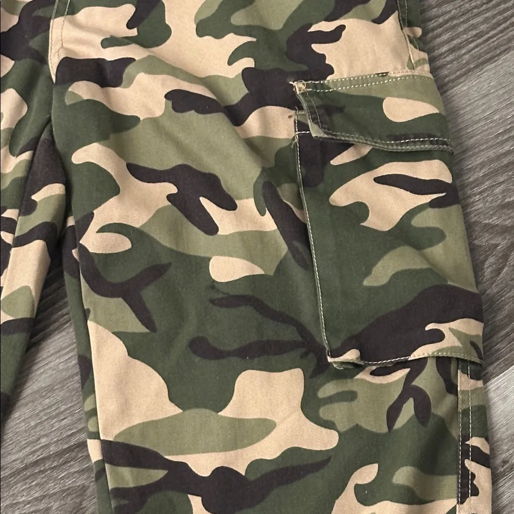Forever 21  Camouflage Cargo Pants - Image 4