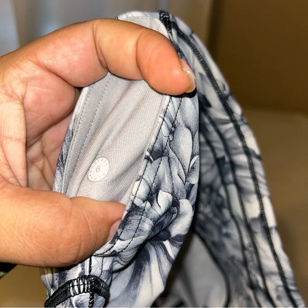 Lululemon Train Times 7/8 Pant *25"
Light Garden White Black / Black - Image 4