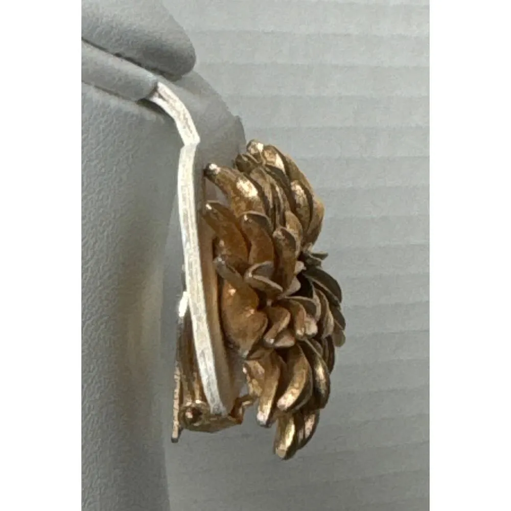 Mid century gold tone flower clip on earings - Image 5