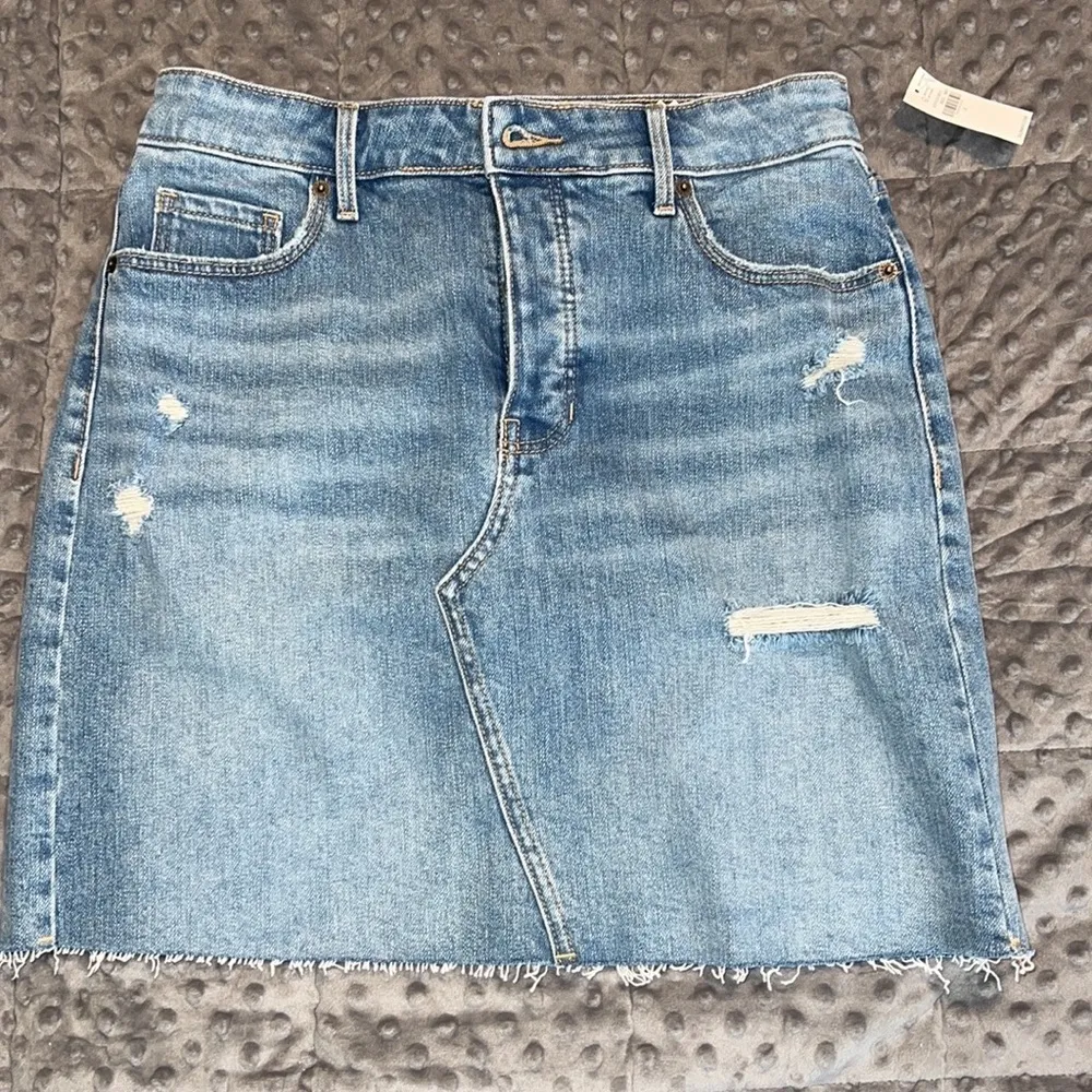 Old Navy size 2 womens denim skirt 4 button front with pockets - Image 12
