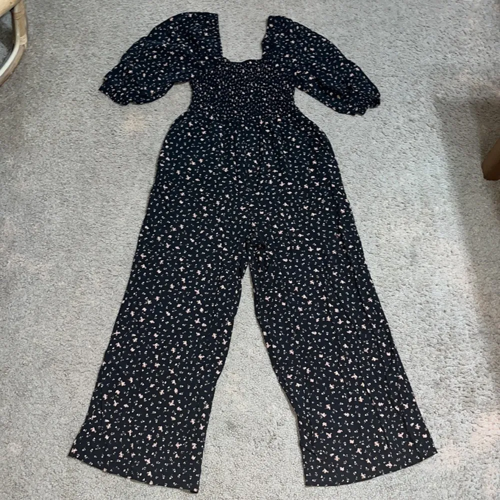 Madewell Lucie Elbow-Sleeve Smocked Wide-Leg Jumpsuit Black Floral Stem Scatter - Image 8