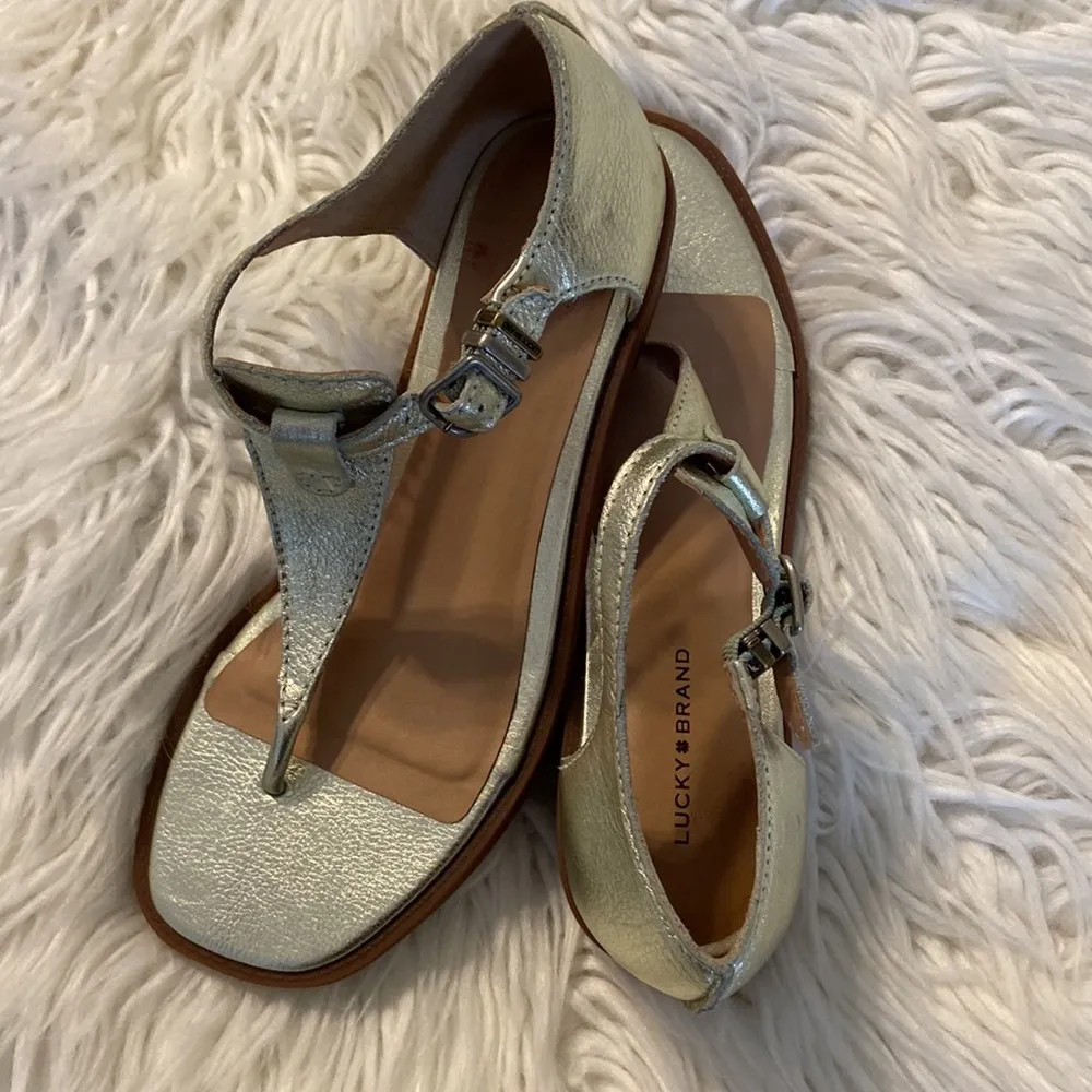 Lucky 🍀 Sandals size 7M brand new without tags see pictures golden color - Image 16