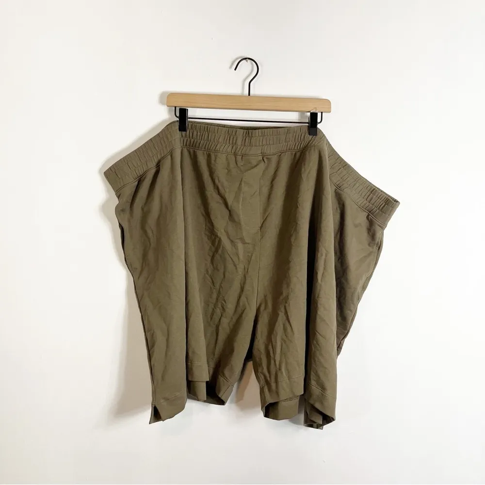 NWT Universal Standard Classic Light Terry Sweatshorts
Crocodile Green 6XL - Image 5
